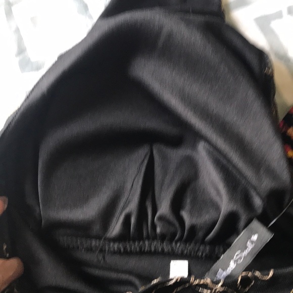 🌸Heart Soul black halter top - Picture 4 of 7